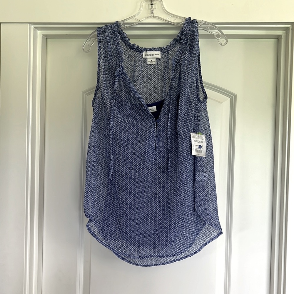 New with tags, cute top !